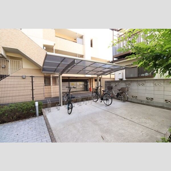 SHININ'DAYS 石神井台 屋根付き自転車駐輪場