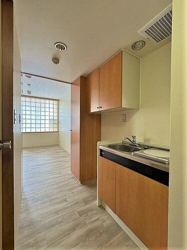 ハウス・エプタ5階 キッチン　・　廊下　※クリーニング前