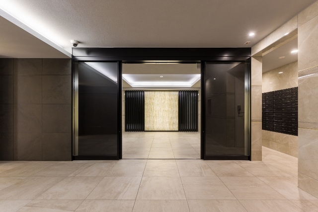 ガーラ・グランディ調布6階 落ち着いたエントランスです