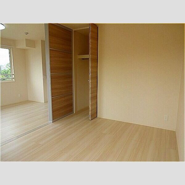 マーレ鴨川205号室 収納