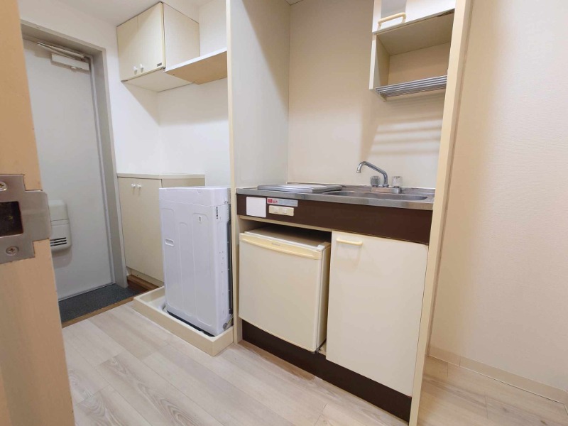 ドゥエル　イースト3階 シューズボックス上にも収納あります。です。