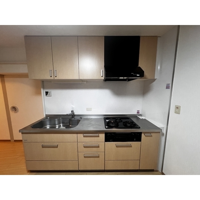 エミネンスイン三鷹901号室 3口ガスコンロのシステムキッチン