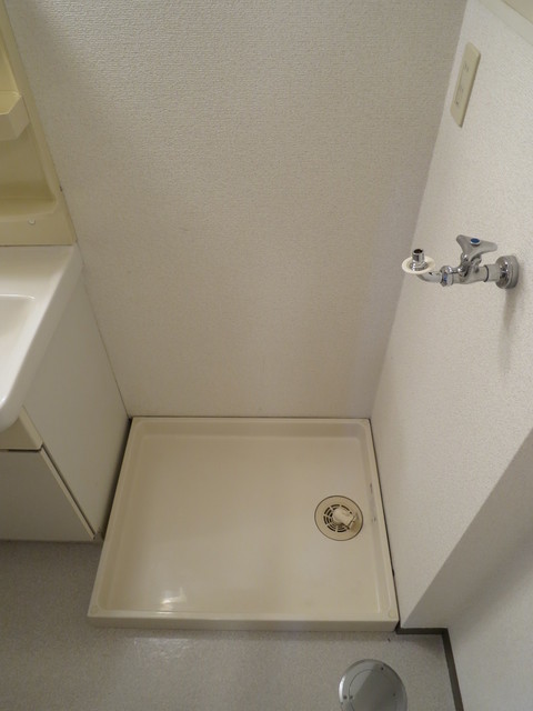 ファミーリェ二俣川0302号室 室内洗濯機置場　※別号室の参考写真です(現況優先・仕様違いの場合あり)