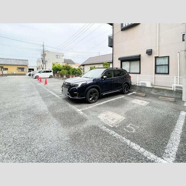 ジュネスユウ 駐車場