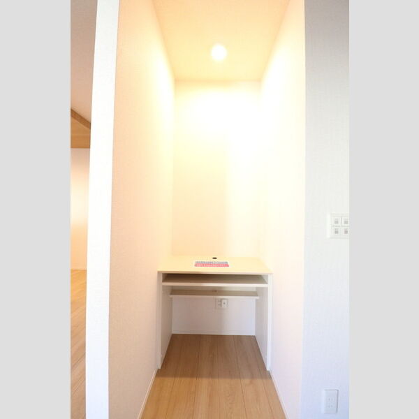 アベニール大倉山101号室 ワークスペース