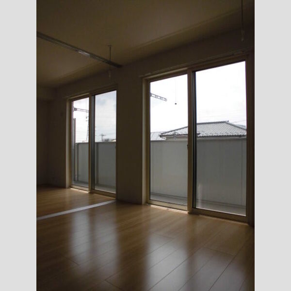 ル・リアン201号室 LDK10.5帖帖+洋室6帖(仕切りのスライド扉を開けた状態です)