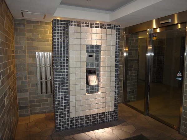 ル・リオン多摩川ＧＲＡＮＤ-ＣＯＵＲＴ エントランス