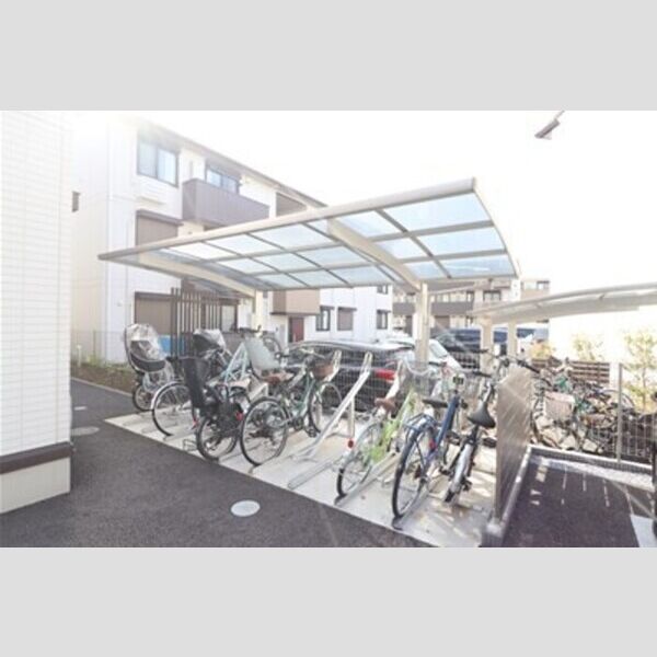 ティアラⅢ303号室 駐輪場