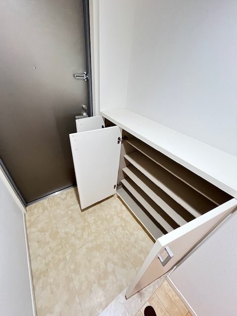 レジディア南千住2階 収納