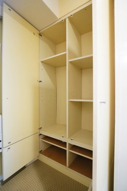 メゾンサンシャイン8階 靴入