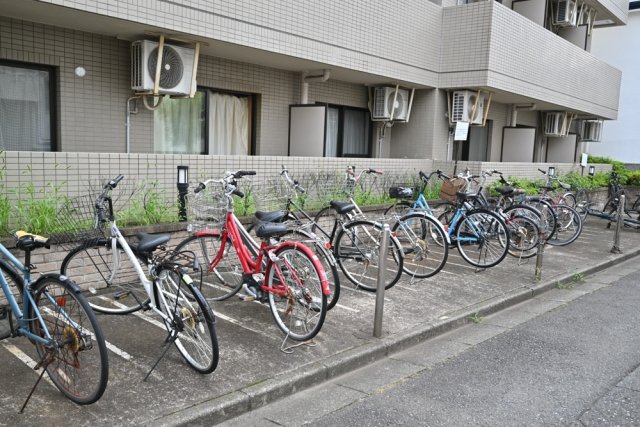 フェニックスマンション小金井2階 駐輪場