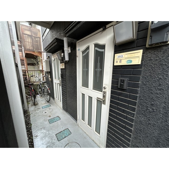 カレッジ志木 玄関