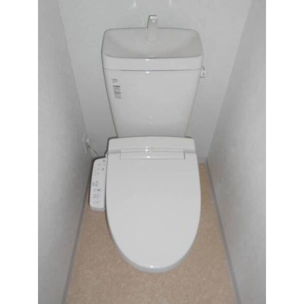 ラフィネ前原0202号室 トイレ