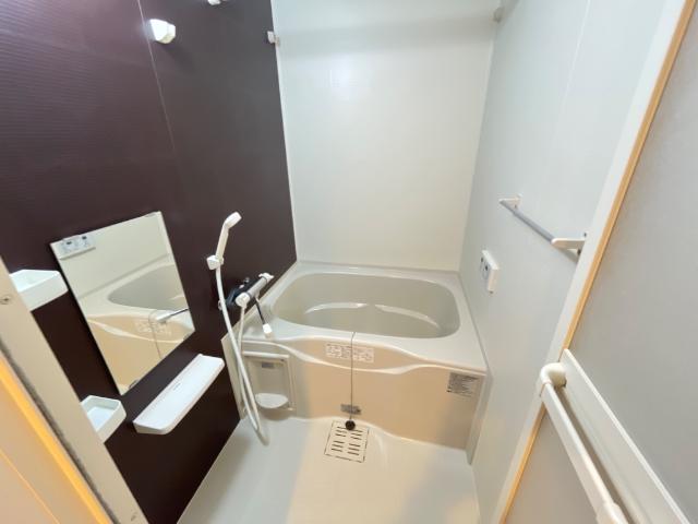 ヴィレッジコート305号室 バス