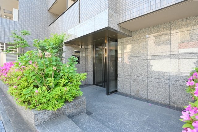 ルーブル新宿西落合参番館3階 エントランス