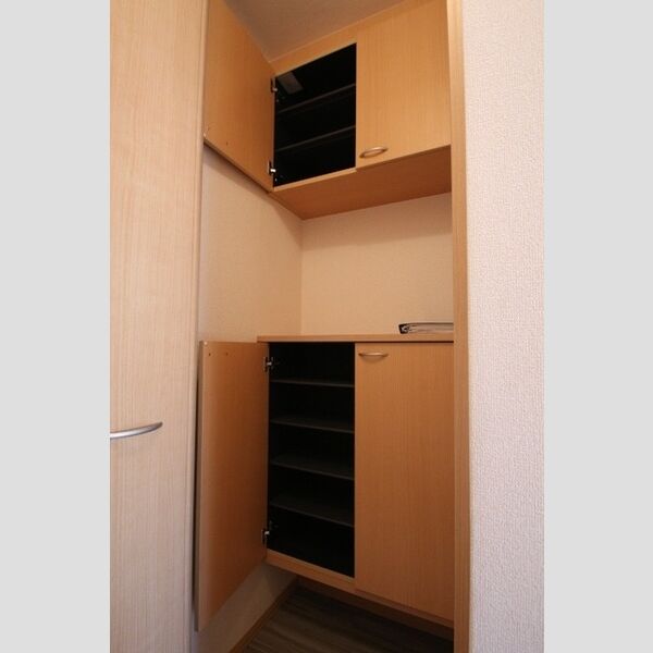 ジュネセゾン201号室 シューズボックス