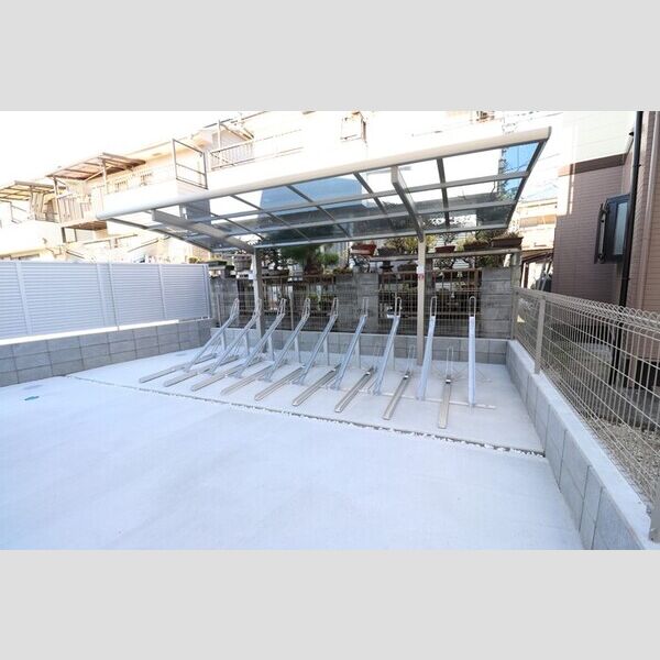 レーヴ・シェソワ206号室 駐輪場