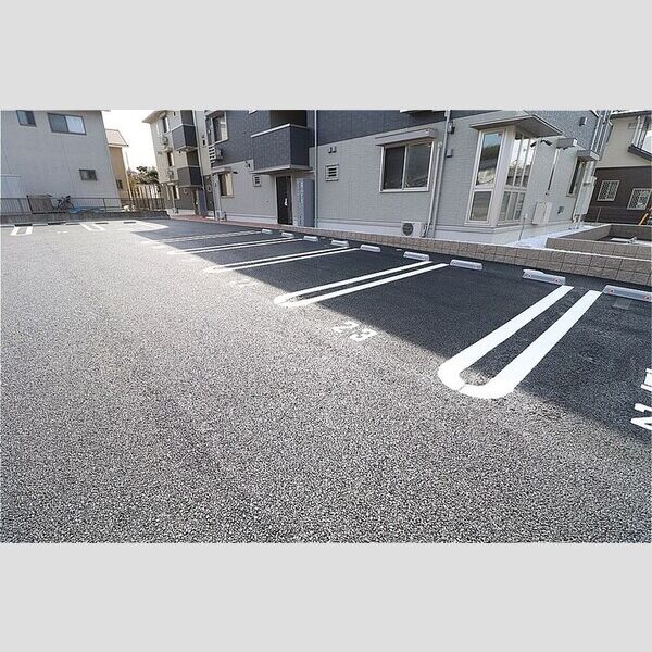 グリシーヌ 駐車場