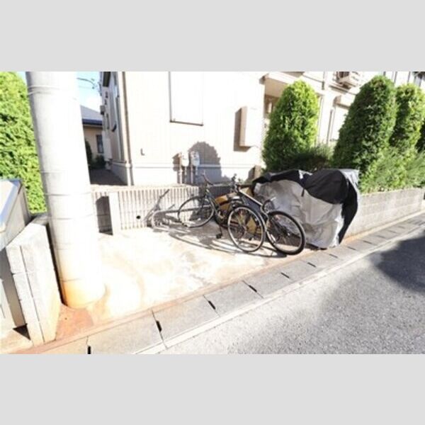 フェルミエ 駐輪場