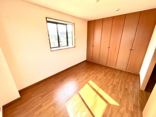 イル・プティット203号室 洋室