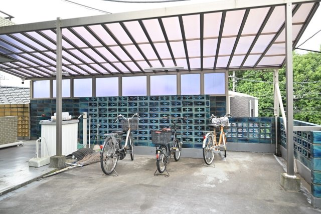 ビインヒルズ1階 駐輪場
