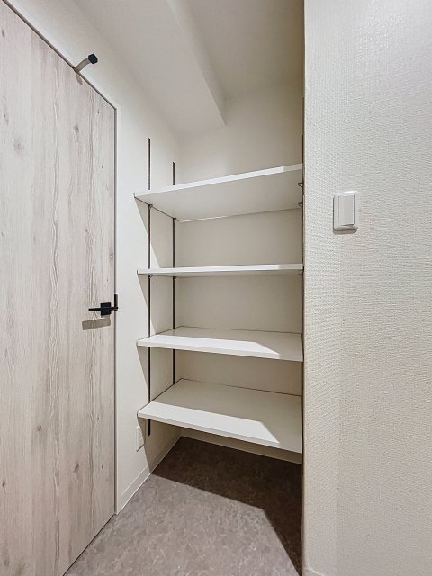 リヴレ・清水の森5階 可動棚