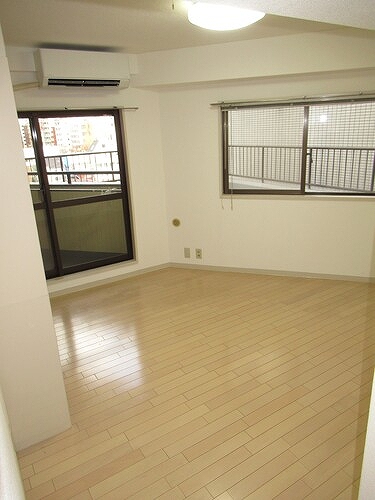 ライオンズマンション初台第３ 洋室