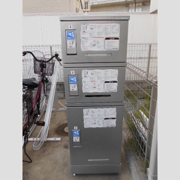 メゾーネ三郷中央101号室 宅配ボックス