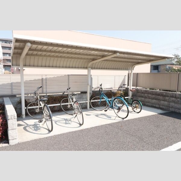 ロビン本郷105号室 駐輪場2