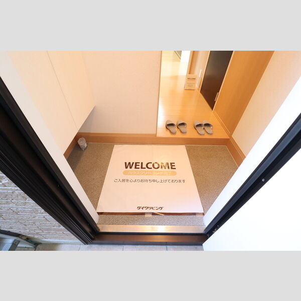 ラヴィエール102号室 玄関