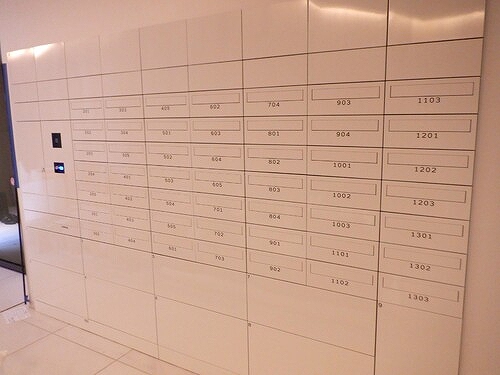 ＲＥＦＲＡＭＥ ５ Ｉｒｉｙａ7階 宅配BOX、集合ポスト