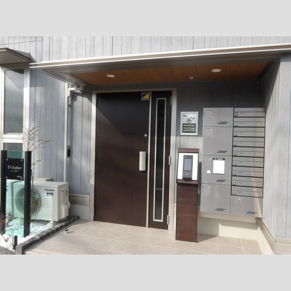 D-Zephyr(ディーゼファー) エントランス