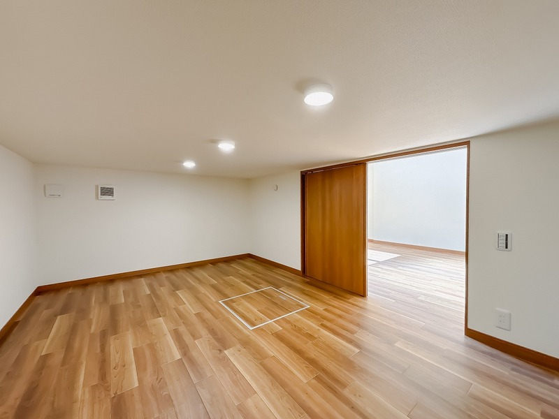 アイビスコートⅡ1階 蔵収納