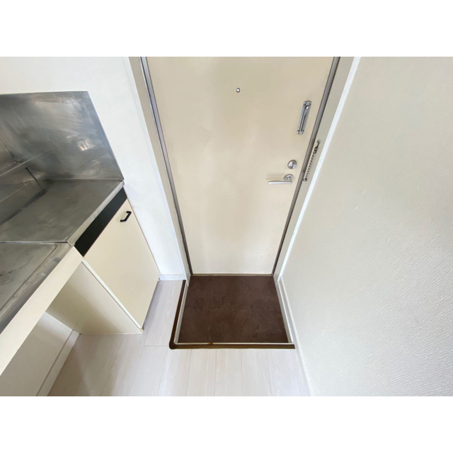 リコリスA 玄関