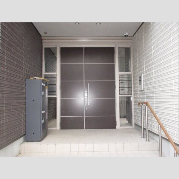 フロンティア南大泉201号室 エントランス入口