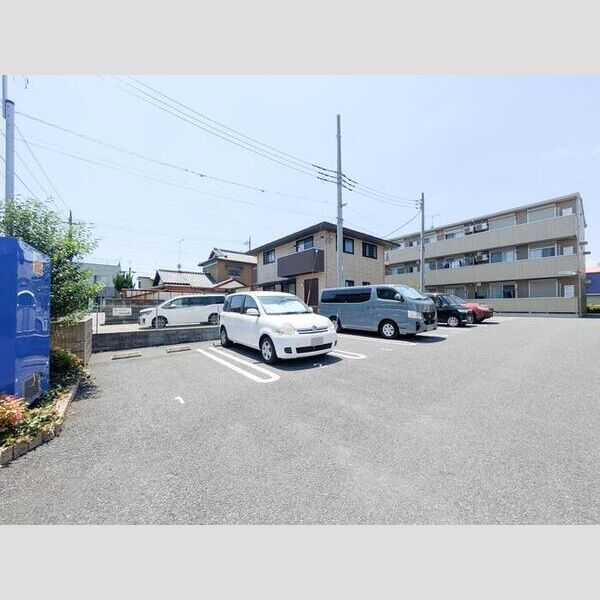 プランタン彩 駐車場