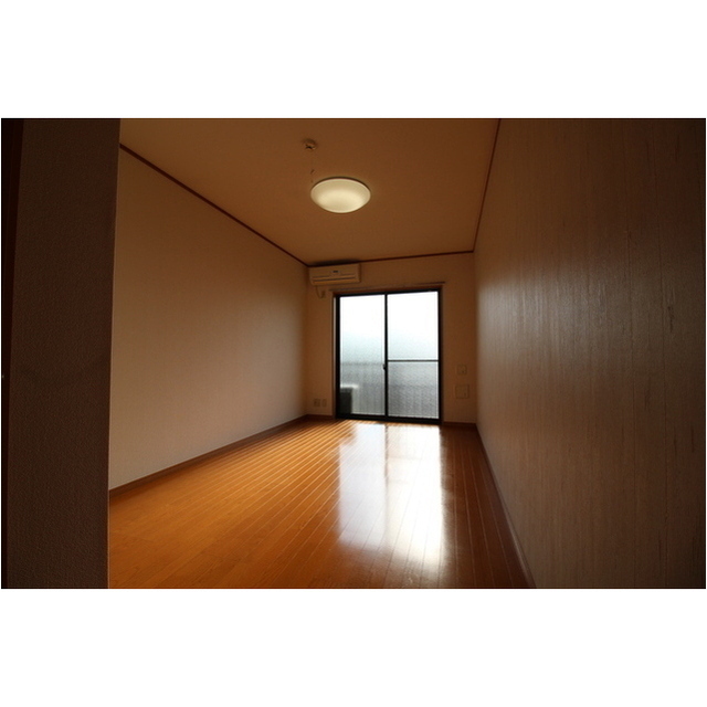 アムール 右京 リビング