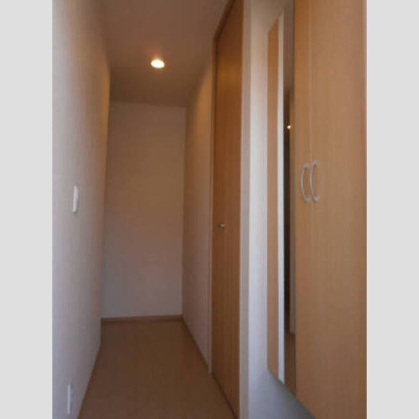 ファヴォーレⅠⅡⅢ　Ⅲ101号室 玄関・シューズボックス