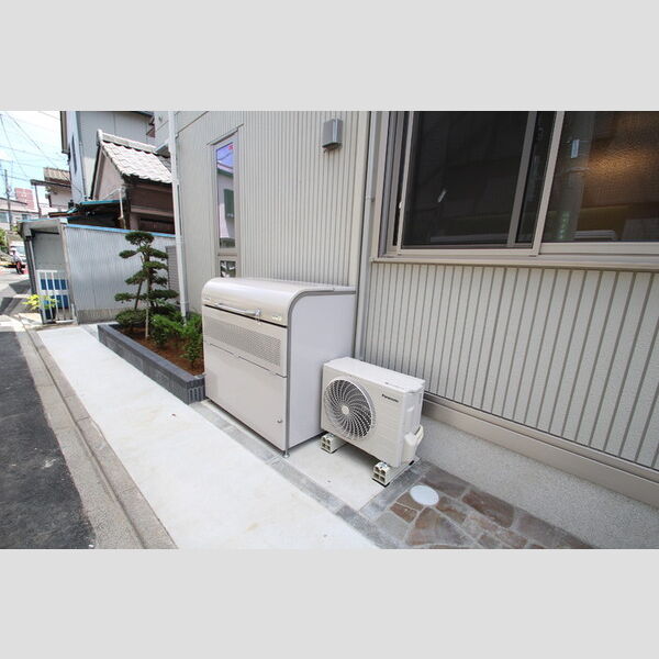 Ecke201号室 ゴミ置き場は清潔なゴミストッカー