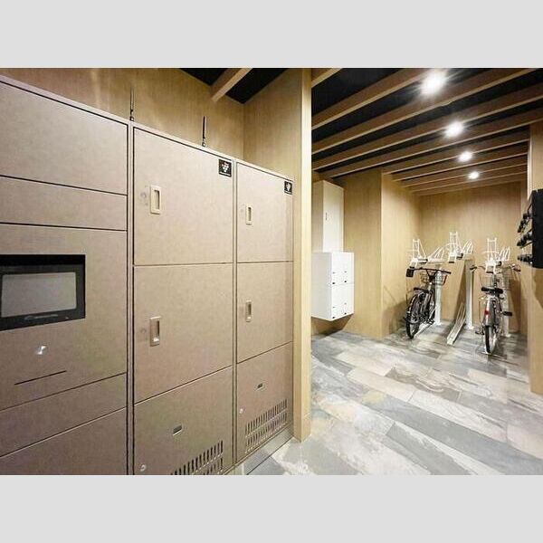 タチェット三郷中央 ロビー