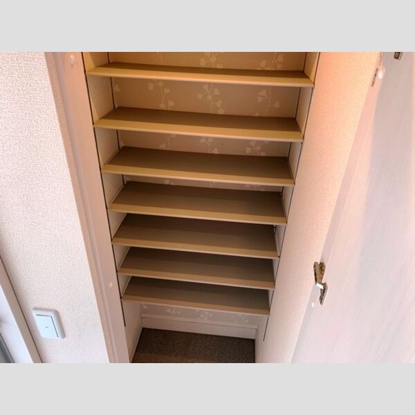 ルミエール梅園 シューズボックス