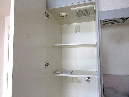 ライオンズマンション川崎貝塚第２2階 洗濯機置場上部棚