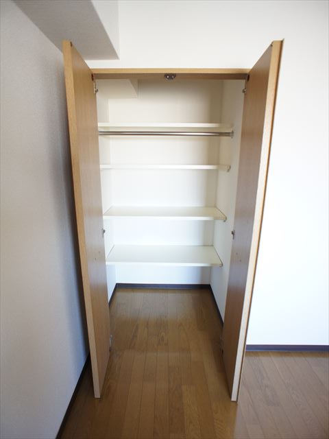 椎の実ハイツ0506号室 大きなスペースがあり、収納には困りません