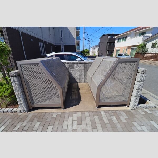 プルミエ　Ⅲ ゴミストッカー