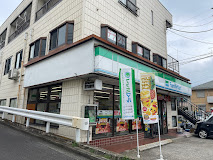 くずは台団地7号棟 【コンビニエンスストア】ファミリーマート 秦野西田原店まで555ｍ