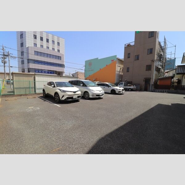 メゾン・ド・アレーズ 駐車場