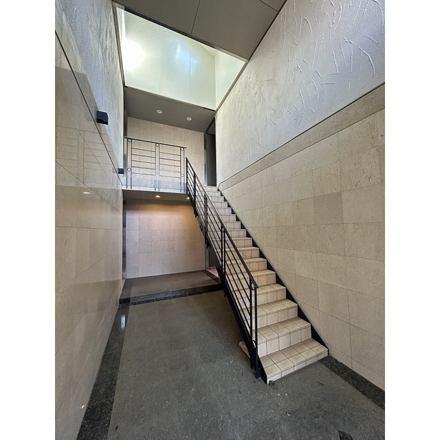 ベルデカーサ日吉 オシャレなロビー