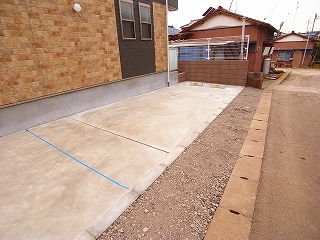 リブリ・パーシモン2階 駐車場