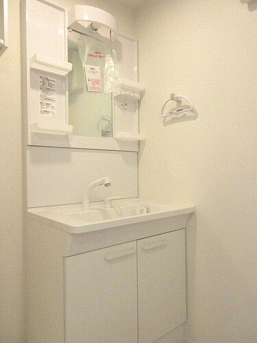 コンフォート明大前 洗面所　※2024年3月撮影