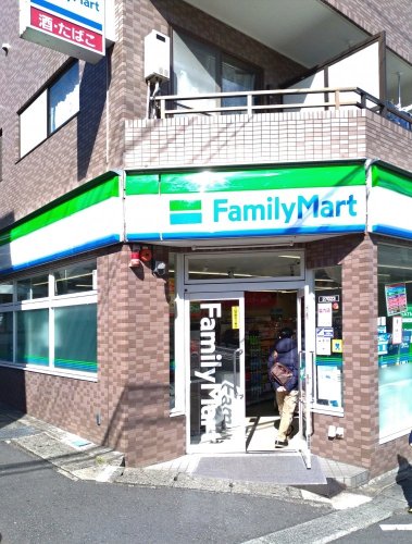 エスティ宮崎台203号室 【コンビニエンスストア】ファミリーマート 宮崎台駅前店まで246ｍ